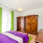 Royal Guest house 3*